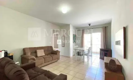 Apartamento no Guarujá, Enseada, sacada e próximo ao mar.
