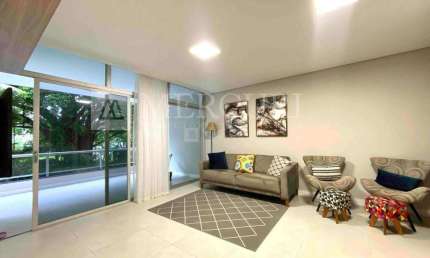 Apartamento no Guarujá, Enseada, totalmente reformado e com lazer.