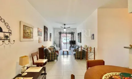Apartamento no Guarujá, Enseada, Sacada e 2 Quartos