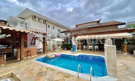 Casa no Guarujá, Piscina, Churrasqueira, 5 Quartos sendo 4 Suítes