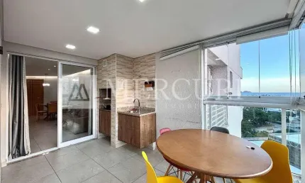 Apartamento no guarujá, enseada, varanda gourmet com vista mar e área verde.