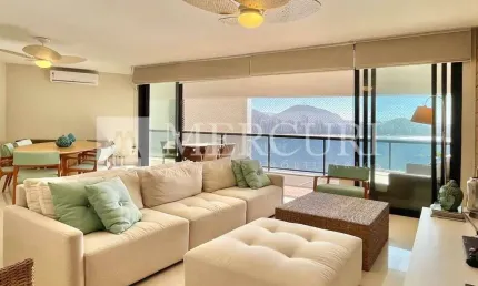 Apartamento à venda, totalmente repaginado e vista para mar aberto.