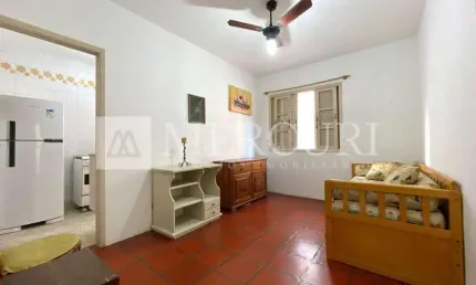 Apartamento no Guarujá, Astúrias, 1 dormitório e com condomínio baixo.