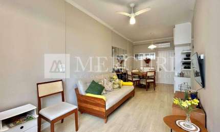 Apartamento no Guarujá, Pitangueiras, Repaginado e Próximo da Praia.