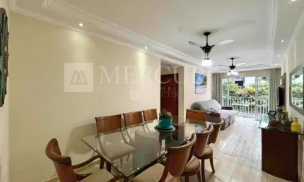 Apartamento no guarujá, enseada, 2 quartos, sala para 2 ambientes e sacada- mercuri imóveis - imobiliária no guarujá