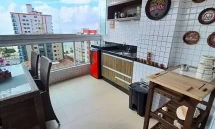 Apartamento mobiliado com varanda gourmet com 2 dormitórios à venda na Vila Tupi - Praia Grande/SP
