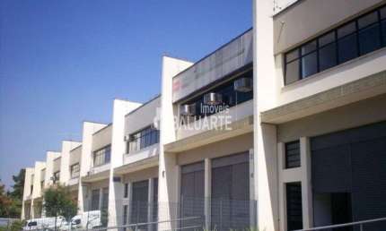 ARMAZÉM COMERCIAL / INDUSTRIAL EM ÓTIMO ESTADO / EXCELENTE LOCALIZAÇÃO E CONSTRUÇÃO