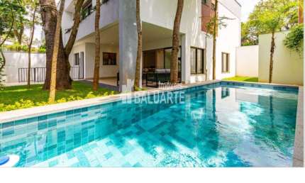 Casa de Condomínio com 4 Quartos e 6 banheiros à Venda, 650 m²