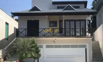 Bela casa em condomínio fechado em  mogi das cruzes