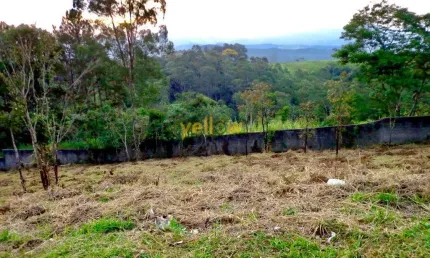 Terreno no Condomínio Colinas de Arujá Pronto para Construir