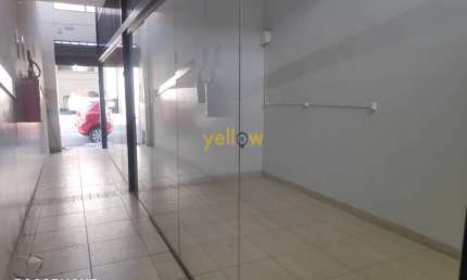 Salão em Centro de Arujá com 130M² e 1 banheiro por R$4.000/mês - Alugue agora!