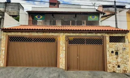 Casa em Bairro de Arujá América - Arujá com 230m², 3 quartos, 1 suíte, 3 banheiros por R$ 1.000.000,00 - Venda