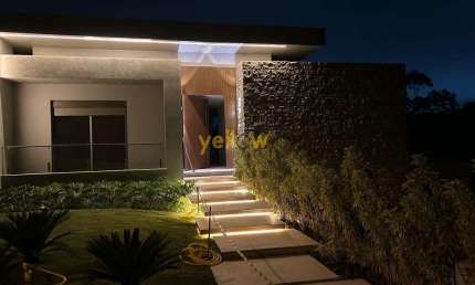 Casa de luxo em condomínio fechado em Arujá com 4 suítes mais 1 de empregados e 550m² por R$5,2 milhões - venda
