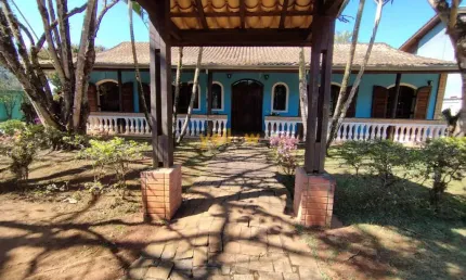 Casa em Condomínio Fechado em Chácaras Colinas Verdes - Arujá: 325m², 3 Dormitórios, 1 Suíte, 3 Banheiros por R$1.700.000 para Venda