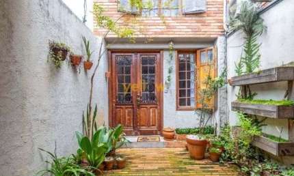 Casa de 130m² em Chácara Santo Antônio, São Paulo - 3 Dormitórios, 2 Banheiros - Venda e Locação por R$1.200.000