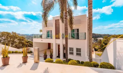 Casa Luxuosa em Arujá: 4 Suítes em Condomínio Hills III