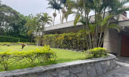 Casa em Condomínio Arujazinho 4 com 6 suítes e com terreno de 1500 metros em Arujá - Venda por R$ 3 milhões