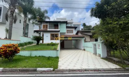 Casa em Condomínio Fechado em Arujá: 4 Dormitórios, 1 Suíte, 4 Banheiros.