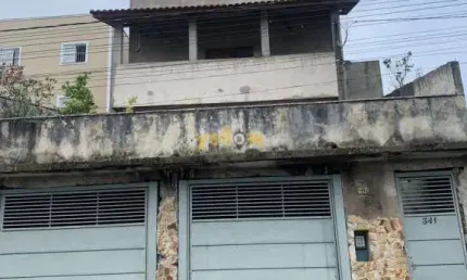 Casa espaçosa em bairro central de Arujá - 4 quartos, 1 suíte, 4 banheiros - venda