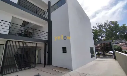 Sala comercial de 30m² no Centro de Arujá com 1 banheiro por R$ 3.000/mês