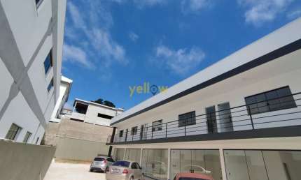 Sala comercial de 30m² no Centro de Arujá com 1 banheiro por R$ 1.800/mês