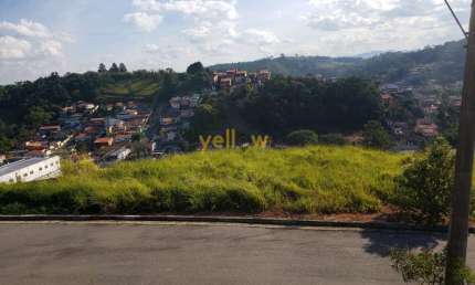 Procurando um terreno residencial em Santa Isabel ? Temos o imóvel perfeito para você! Este terreno está localizado no Centro da cidade, oferecendo uma localização privilegiada e conveniente para quem
