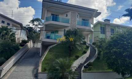 Casa em Condomínio Hills III - Arujá com 358M² e 3 suítes por R$ 2.5 milhões