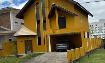 Casa em Arujá Ville: 3 Dormitórios e Suíte à Venda e Locação