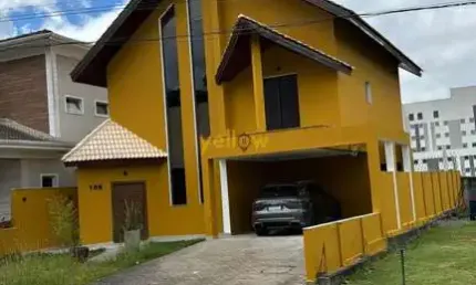 Casa em Arujá Ville: 3 Dormitórios e Suíte à Venda e Locação