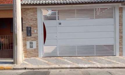 Casa térrea em Vila Renata, Guarulhos com 3 dormitórios, 1 suíte e 2 banheiros. À venda por R$ 750.000. Confira agora! Entre em contato pelo número 0114654-3334, ou 011 99680-0593