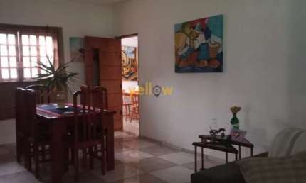 Chácara em - Suzano: 175m², 4 dormitórios, 1 suíte, 3 banheiros por R$ 795.000 para venda.