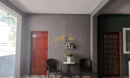 Imóvel espaçoso em Jardim Estancia Brasil, Atibaia: Casa com 3 quartos e 2 banheiros por R$ 680.000,00