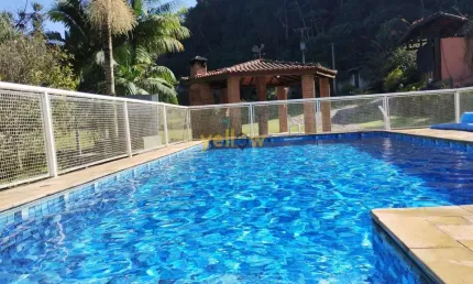 Chácara em Correas, Arujá: 3 Dorms, 1 Suíte, 4 Banheiros - R$ 2.1M