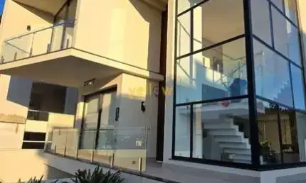 Casa Luxuosa em Arujá: 4 Suítes em Condomínio Fechado