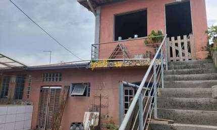 Casa à Venda em Jordanópolis - Arujá: 400m², 2 Dorms, R$900k