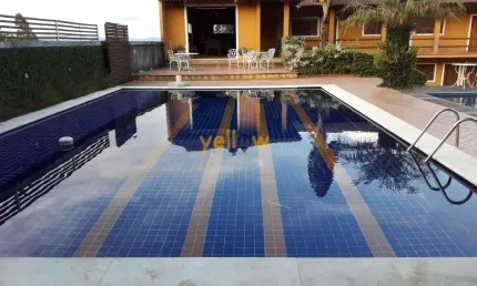 Chácara em Jardim Arujá: 8 Suítes e 12 Banheiros à Venda