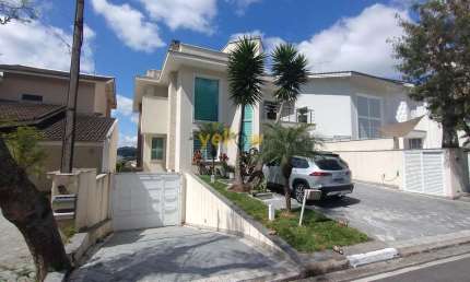 Casa Luxuosa em Arujá 5: 4 Suítes, 347m² por R$ 3.3M