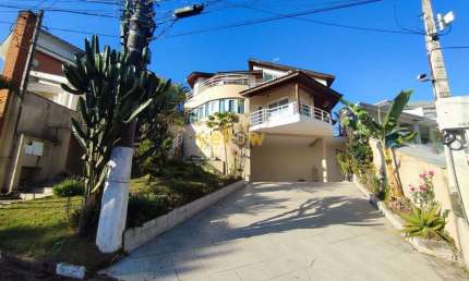 Casa de Luxo em Condomínio Fechado em Arujá - 301m²