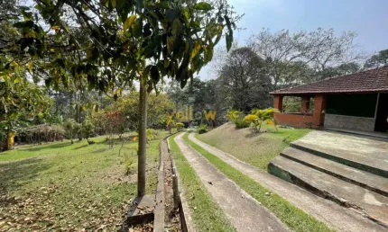 Chácara à Venda em Jardim Arujá: 8000m², 7 Dormitórios