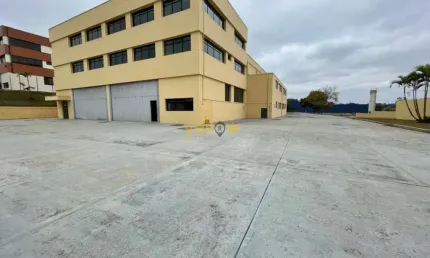 Galpão no centro industrial de arujá: 2.500m² à venda ou aluguel