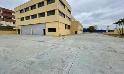 Galpão no Centro Industrial de Arujá: 2.500m² à Venda ou Aluguel