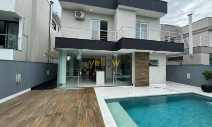 Casa em Condomínio Fechado em Aruã - 3 Dormitórios, 360m²