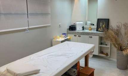 90 % dos moveis vão ficar ,só os da estética que não,valor da locação é $6.000