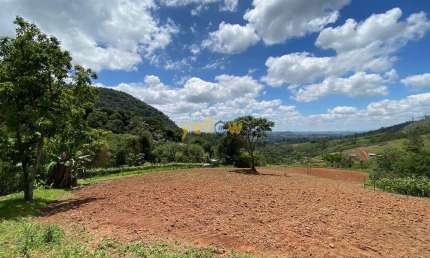 Sítio à Venda em Igaratá: 10 Dormitórios e 7 Suítes