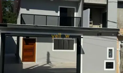 Venda de casa em Carmela III, Guarulhos: 100m², 3 dormitórios, 1 suíte e 3 banheiros por R$800.000. Confira!