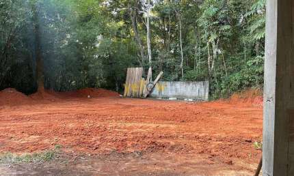 Venda de terreno com inicio de obra já com o primeiro andar laje e todas as fundações do projeto prontoem condomínio em Ibirapitanga, Santa Isabel. Oportunidade única por R$ 690.000. Invista no seu fu