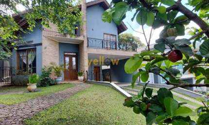 Casa à Venda em Arujá: 3 Dormitórios em Condomínio Fechado