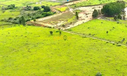 Área Industrial à Venda em Caçapava - 35.398m² por R$ 4,5M