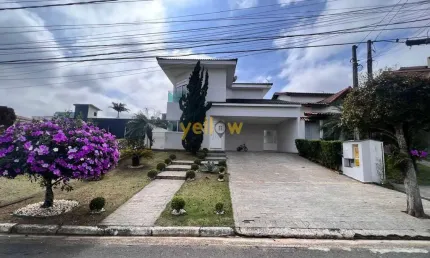 Casa à Venda em Arujá: 3 Suítes em Condomínio Fechado
