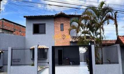 Casa à Venda em Jordanópolis - Arujá: 4 Dorms, 180m² por R$850k